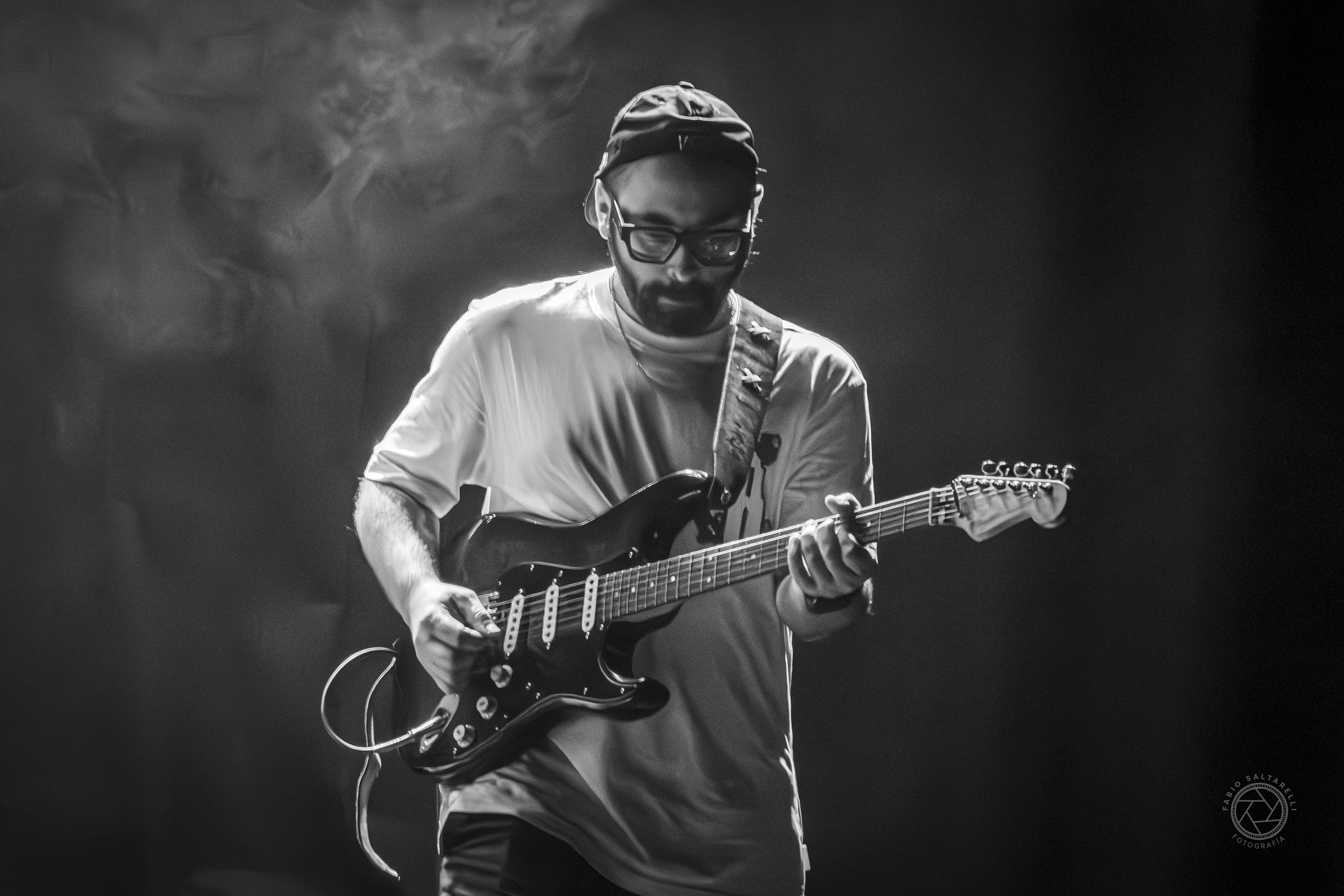 Panda tocando guitarra